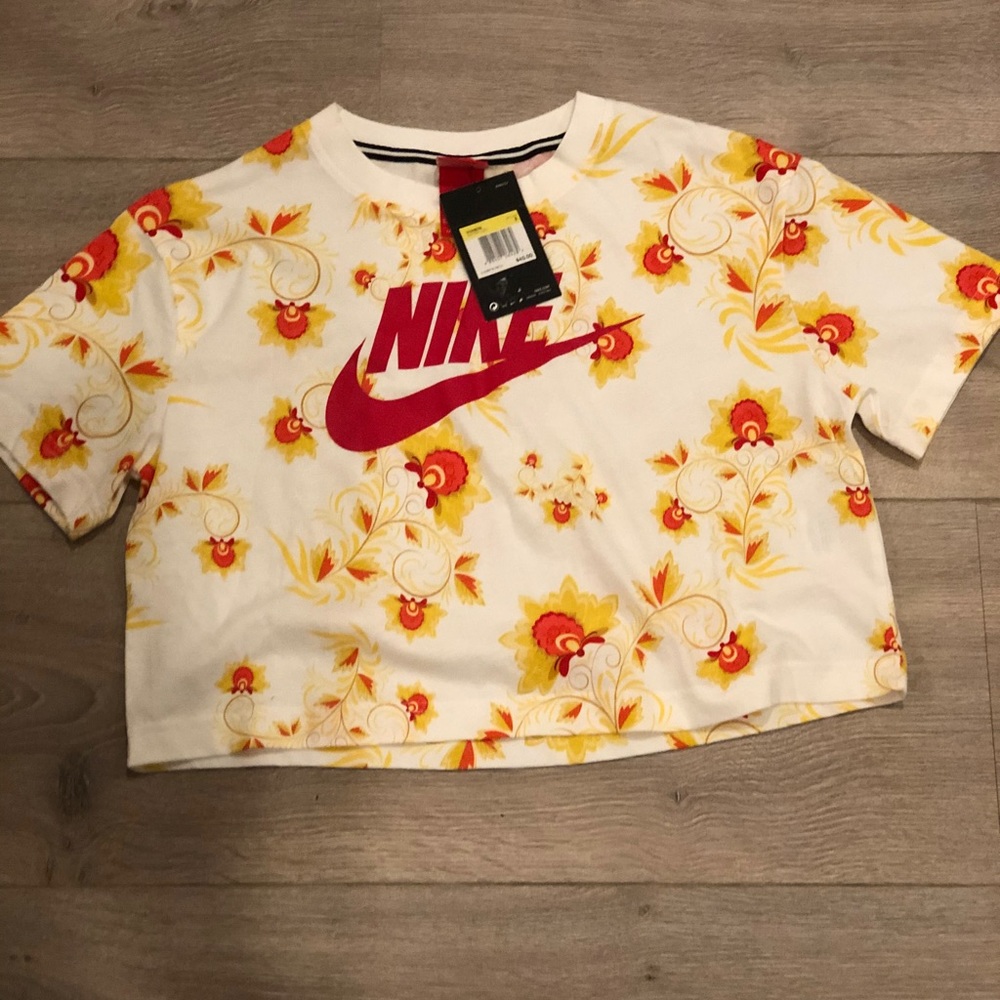 Nike crop shirt